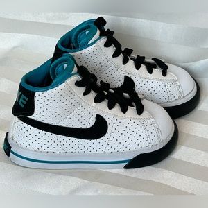 Infant Boy’s NIKE high tops in White with Black & Teal trim - size 5.5